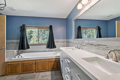 3960 Versailles Court, Saint Paul, MN 55123