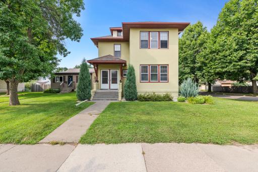 877 Cottage Avenue E, Saint Paul, MN 55106