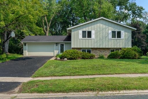 Brand New Roof!! A great west Bloomington Location!