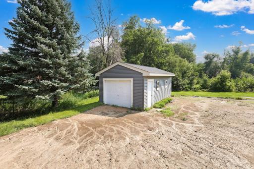 Additional detached garage/shed for additional storage