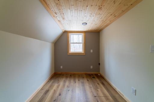 61128 Fleming Loop S, Askov, MN 55704
