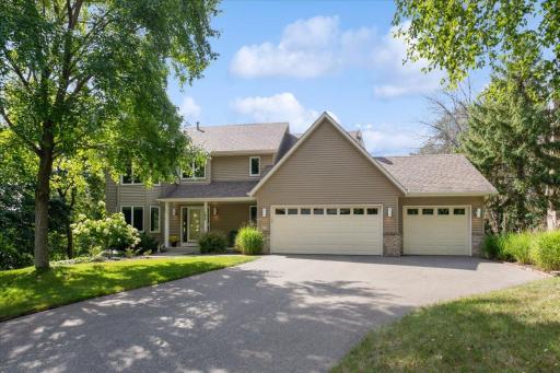 104 Crestridge Drive, Burnsville, MN 55337