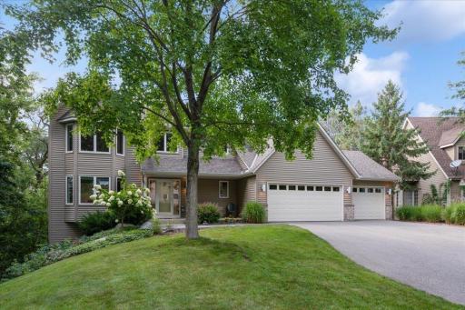 104 Crestridge Drive, Burnsville, MN 55337