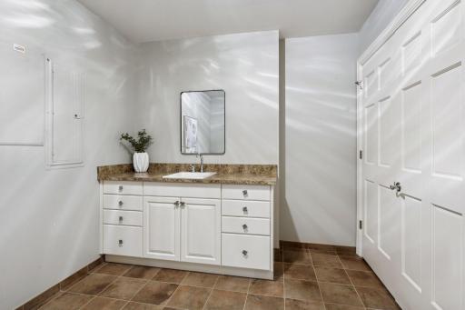 5000 France Avenue S, 33, Edina, MN 55410