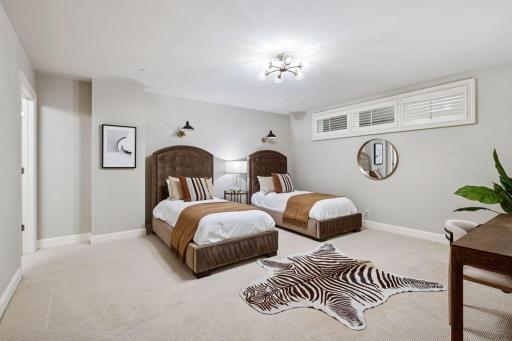 5000 France Avenue S, 33, Edina, MN 55410