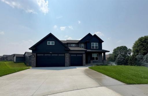 922 Milborne - Situated on beautiful cul-de-sac homesite!.jpg