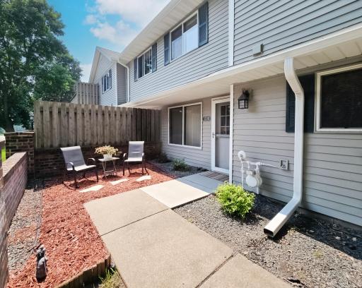 1310 Hilo Avenue N, Oakdale, MN 55128