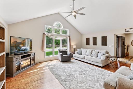 8283 Lawndale Lane N, Maple Grove, MN 55311