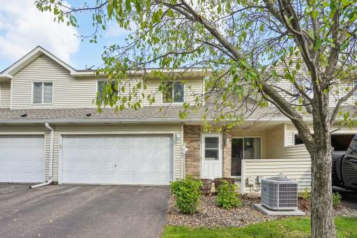 7062 48th Street N, Oakdale, MN 55128
