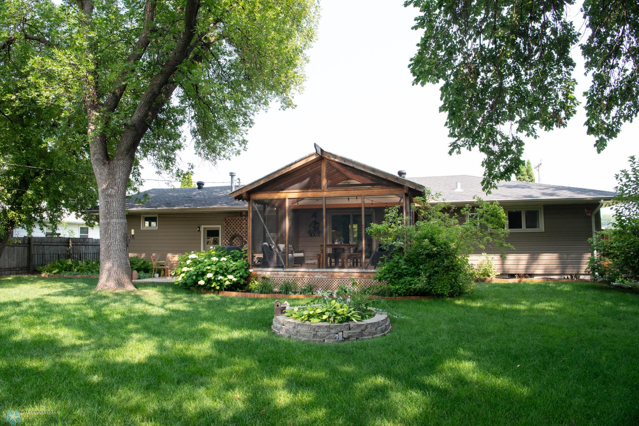 yard/patio/screened porch