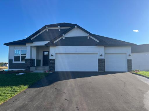 Main level living at its finest! The Langford has just the Owner’s Suite on the main floor allowing for maximum living and entertaining space for the main level. Two additional bedrooms and the rec room are located in the finished lower level.