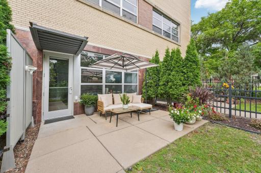 9-web-or-mls-E Franklin Ave 103-S0508-009.jpg