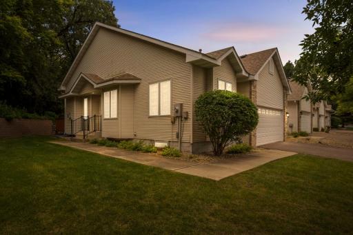 815 Wescott Square, Saint Paul, MN 55123