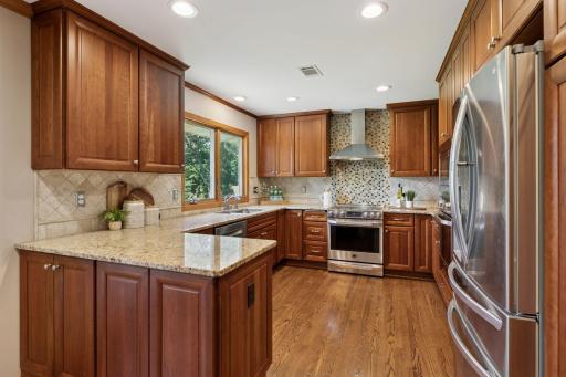 Absolutely gorgeos finishes in this kitchen!