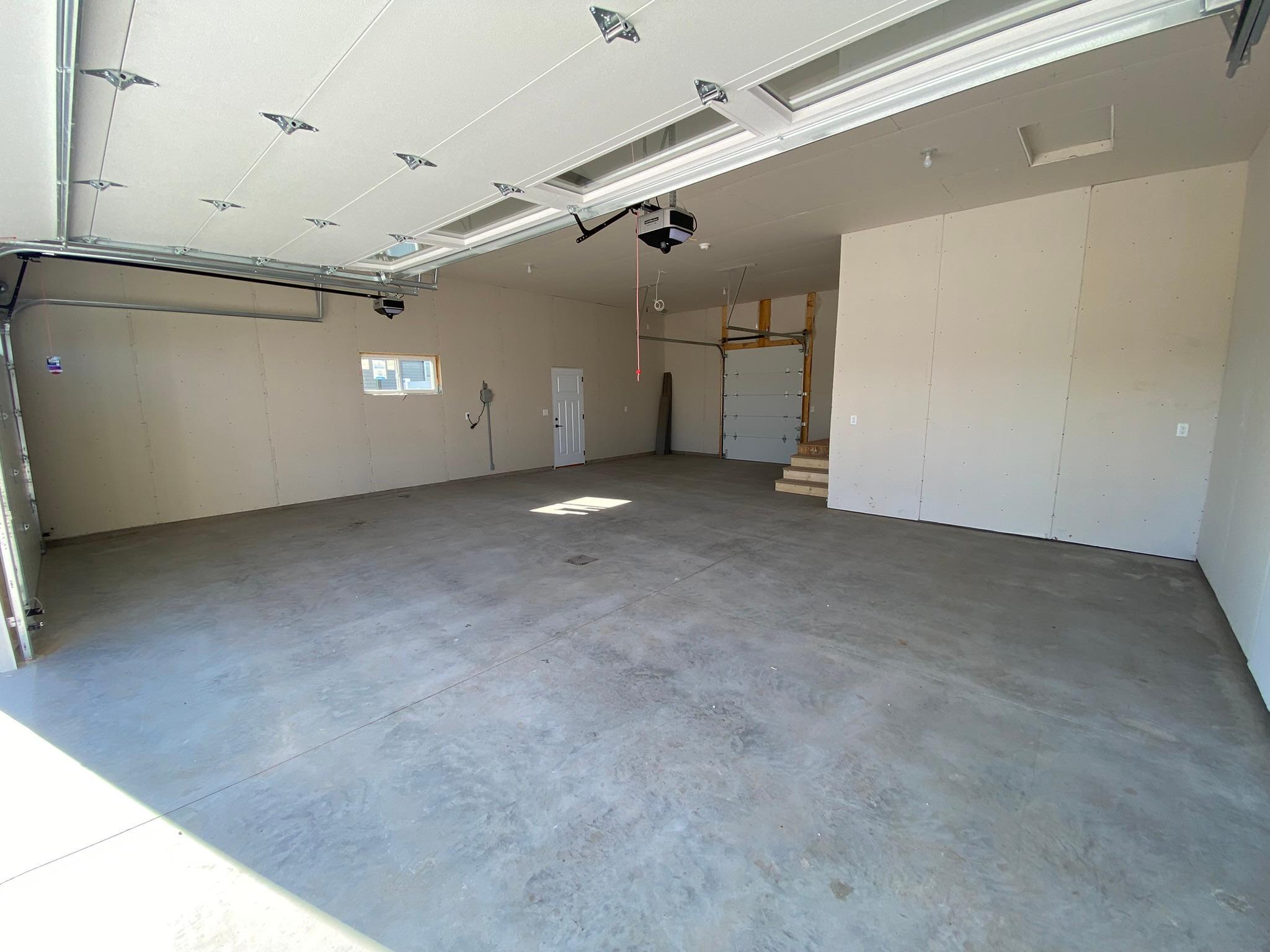 Oversized 3-Car Garage