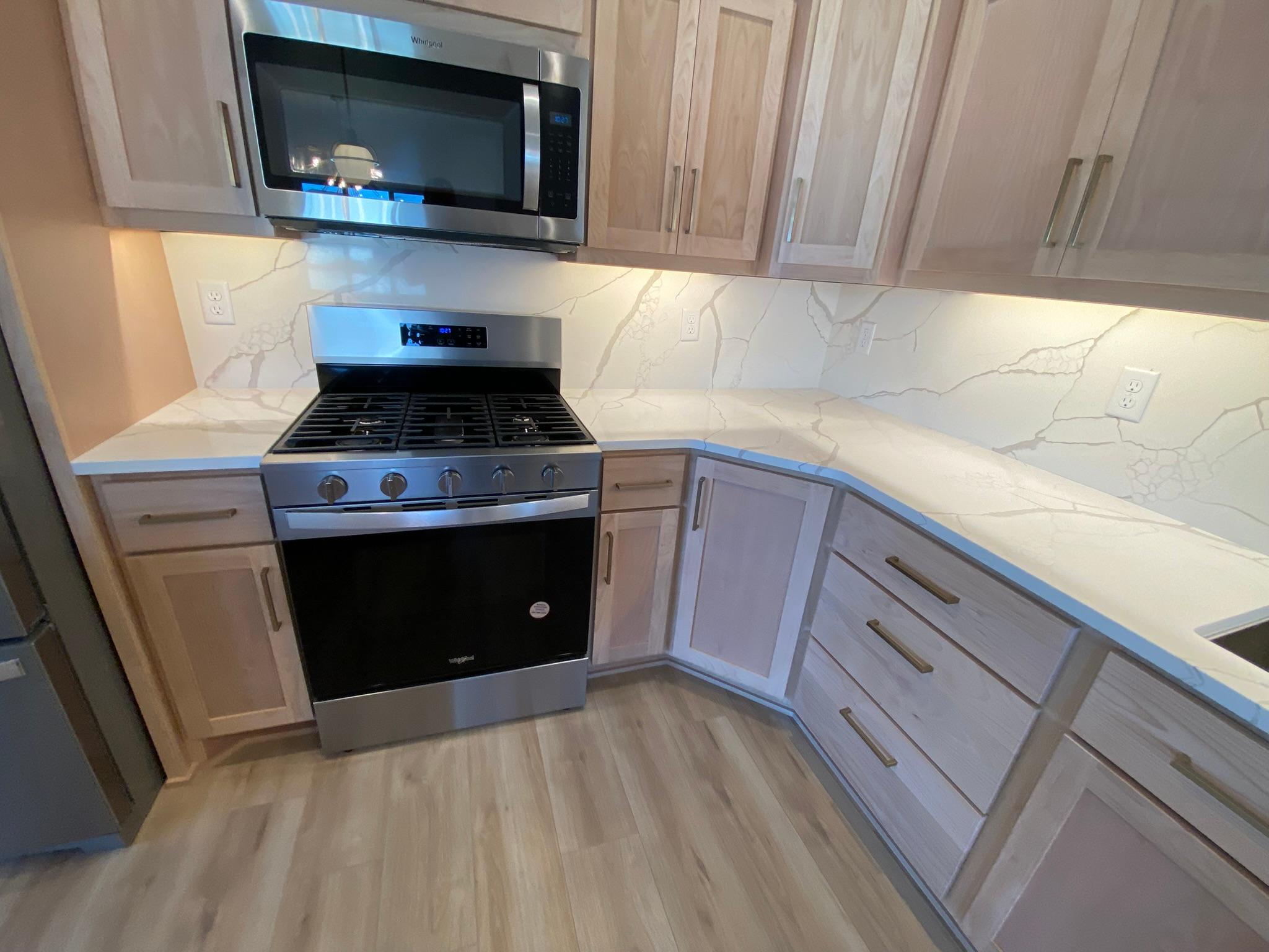 Gas Stove/Lighting under Cabinets