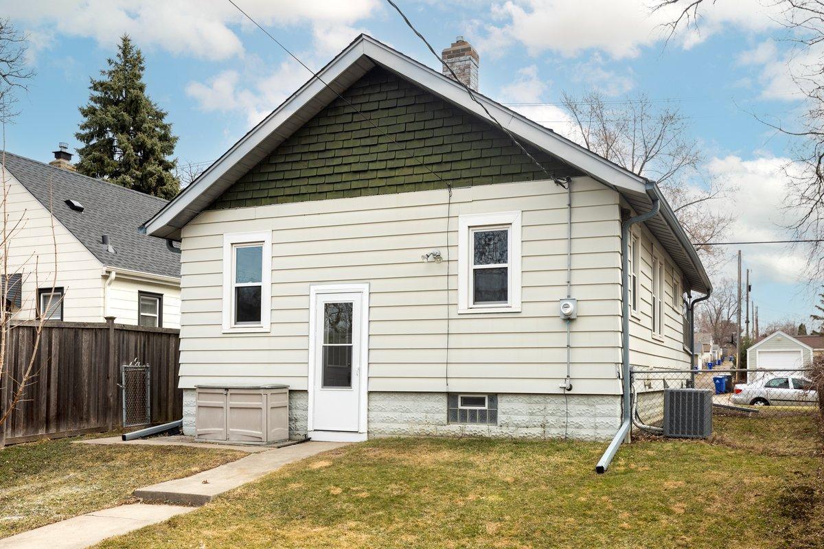 Brand new screen door, new window and the roof is from 2020.