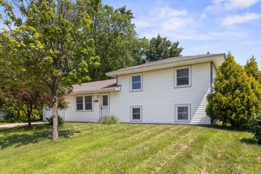 901 Cortland Drive, Apple Valley, MN 55124