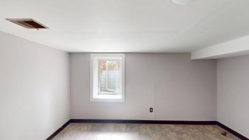 943 6th Street SE, Forest Lake, MN 55025