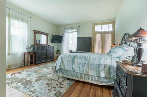 OWNER'S SUITE WITH ACCESS TO 4-SEASON PORCH