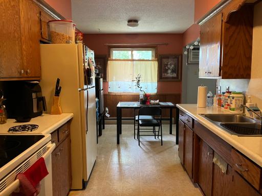 1409 Shakopee Avenue E, Shakopee, MN 55379