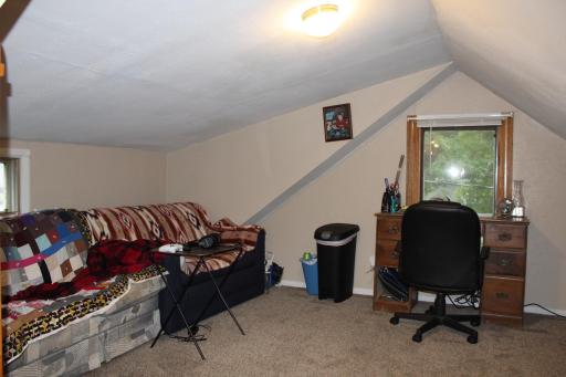 1213 N Aurdal Avenue, Fergus Falls, MN 56537