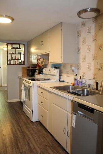 1213 N Aurdal Avenue, Fergus Falls, MN 56537