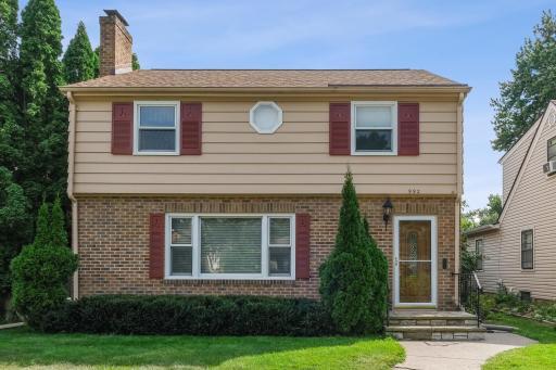 992 Orange Avenue E, Saint Paul, MN 55106