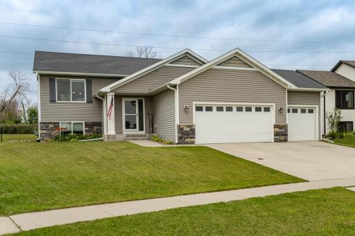 907 15th Avenue NW, Kasson, MN 55944