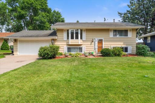 657 Mccallum Drive, Saint Paul, MN 55112