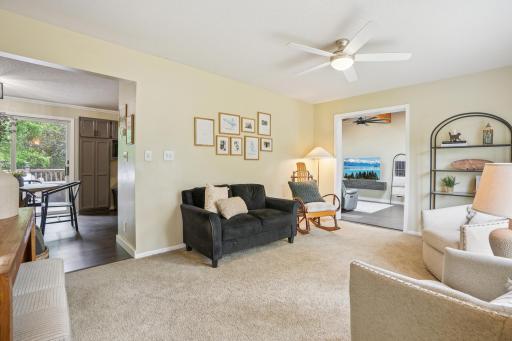 07_Family Room conncects to main rooms.jpg