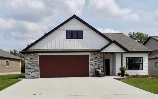 510 Kodiak Drive NW, Stewartville, MN 55976