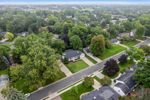 Nestled within the top-rated Edina School District, combines the privacy of a quiet neighborhood with unbeatable convenienceâjust minutes from the Edina Community Center, parks and lakes, Edina Country Club, and the cityâs best shopping and dining.