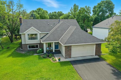 31 Fox Hollow Drive, Chanhassen, MN 55317