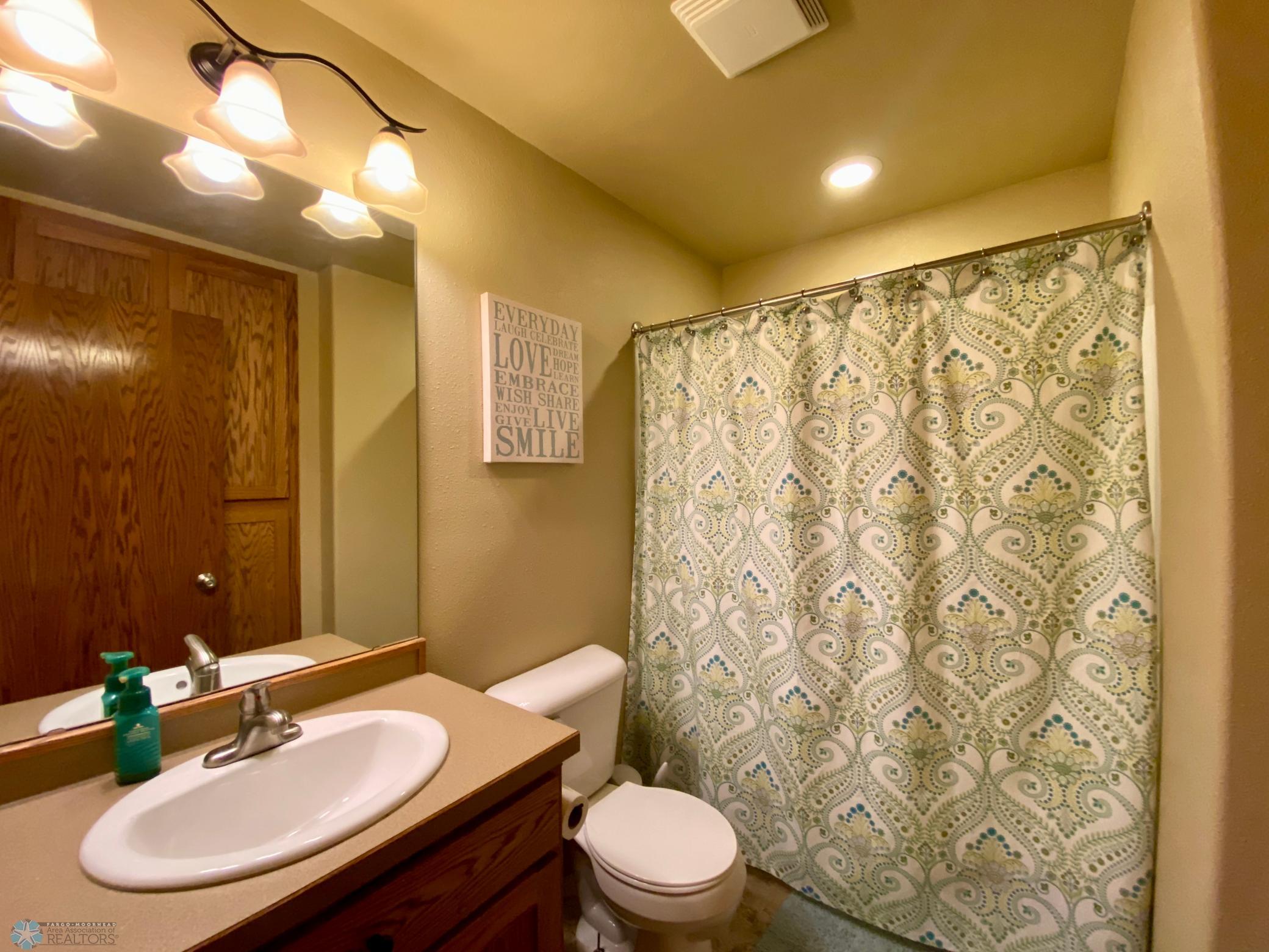 Lower full bath.JPG
