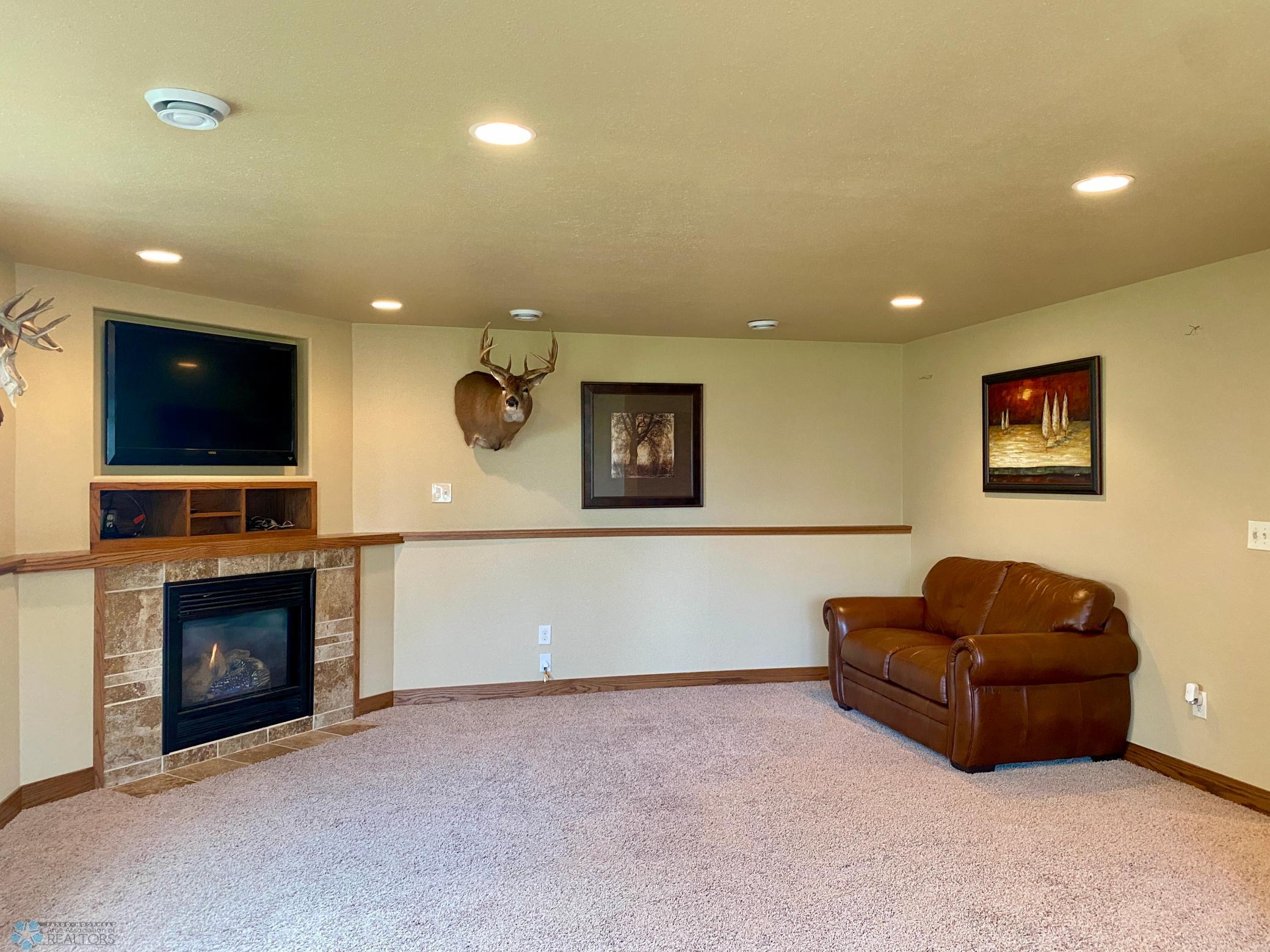 Lower family room 1 of 4.JPG