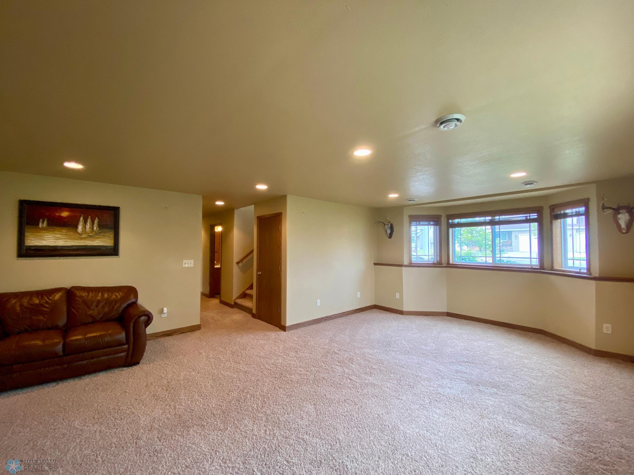 Lower family room 4 of 4.JPG