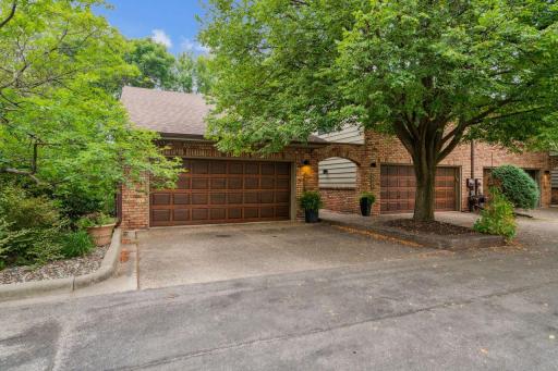 5539 Village Drive, Edina, MN 55439