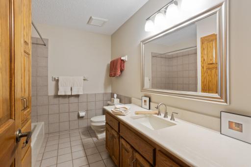 9331 Amsden Way, Eden Prairie, MN 55347