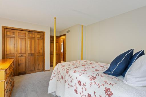 9331 Amsden Way, Eden Prairie, MN 55347