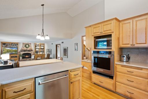 9331 Amsden Way, Eden Prairie, MN 55347