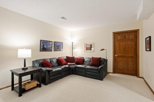 9331 Amsden Way, Eden Prairie, MN 55347