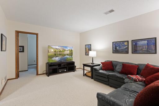 9331 Amsden Way, Eden Prairie, MN 55347