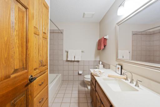 9331 Amsden Way, Eden Prairie, MN 55347