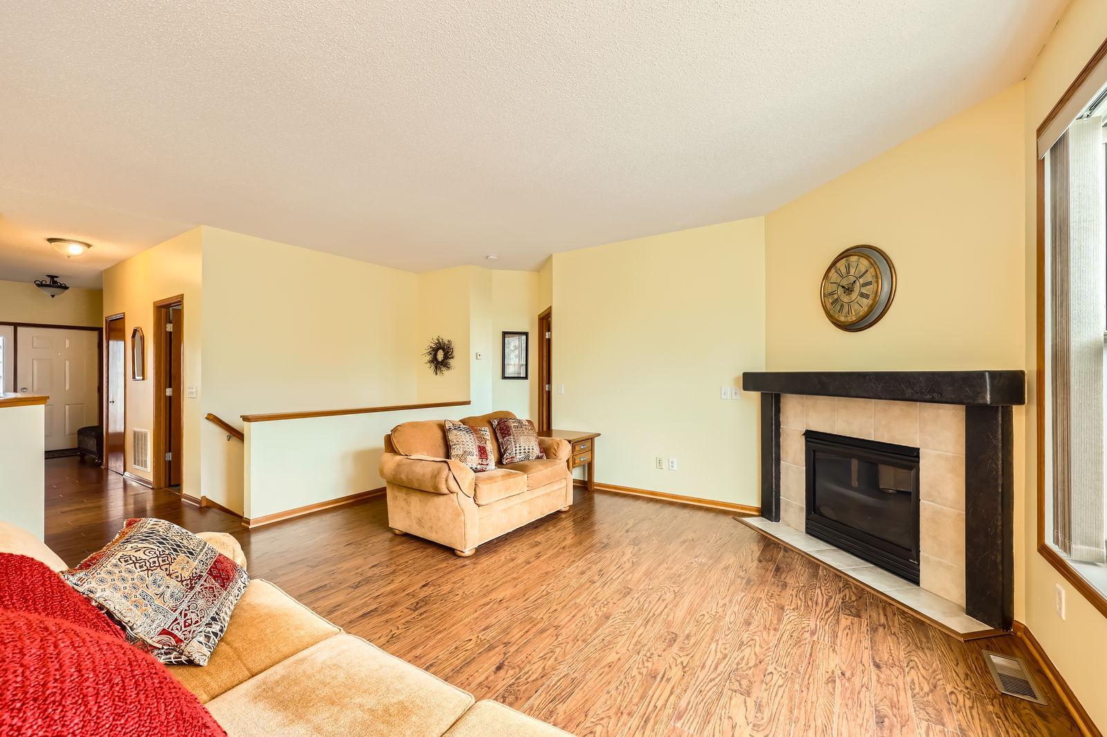 341 Campfire Curv - Web Quality - 007 - 06 Living Room.jpg