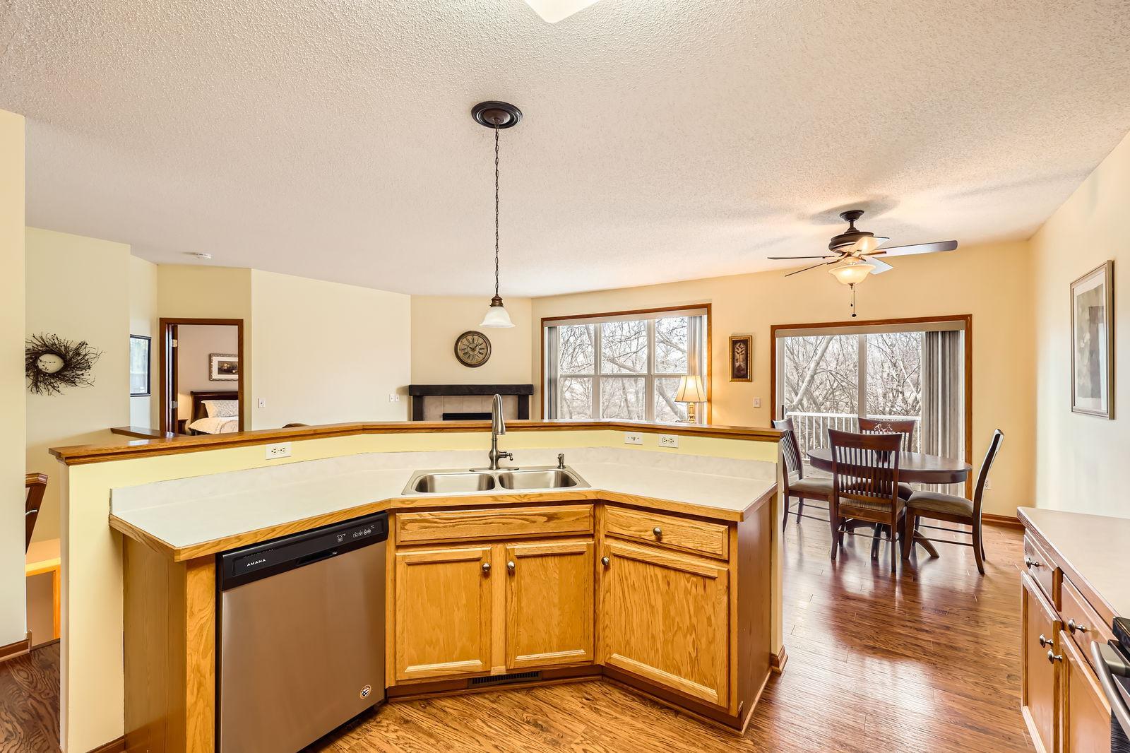 341 Campfire Curv - Web Quality - 010 - 09 Kitchen.jpg