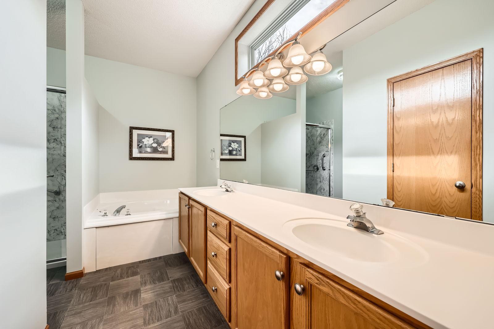 341 Campfire Curv - Web Quality - 014 - 13 Primary Bathroom.jpg