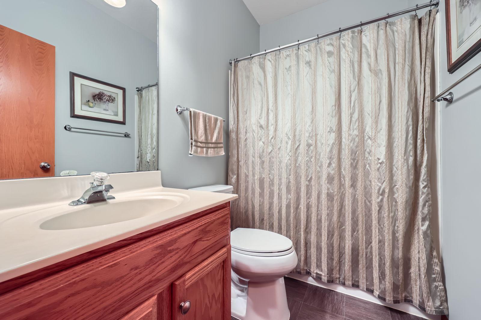 341 Campfire Curv - Web Quality - 017 - 16 Bathroom.jpg
