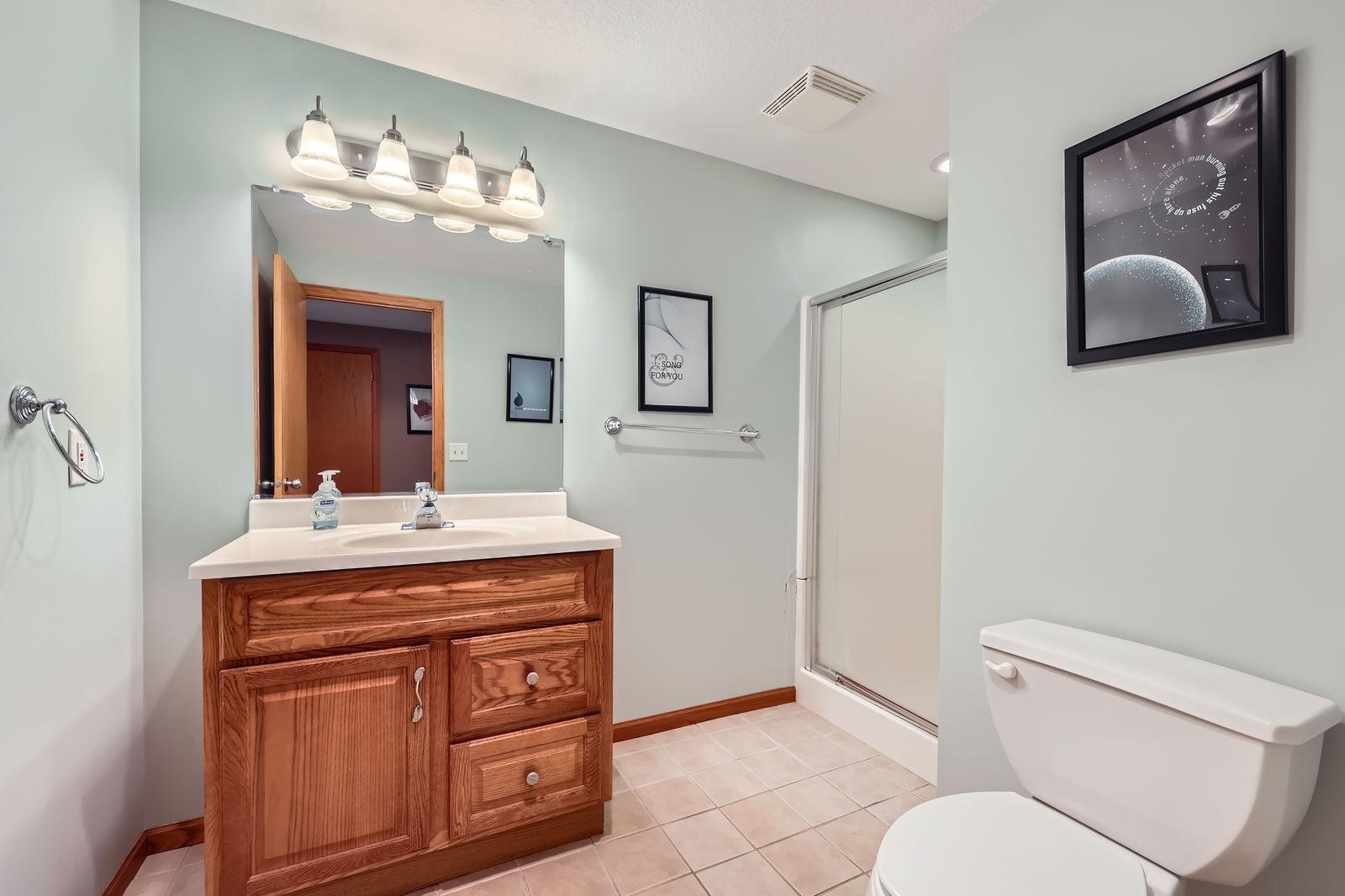 341 Campfire Curv - Web Quality - 020 - 21 Lower Level Bathroom.jpg