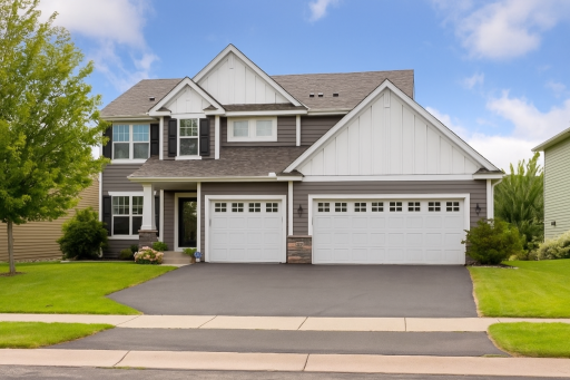 Welcome to 980 Monarch Trail! Right in the heart of Eagan's amazing Stonehaven community.